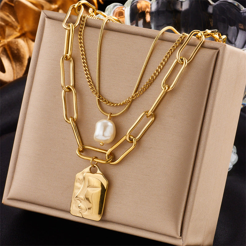 Colar Choker em Camadas com Retrato e Pérolas