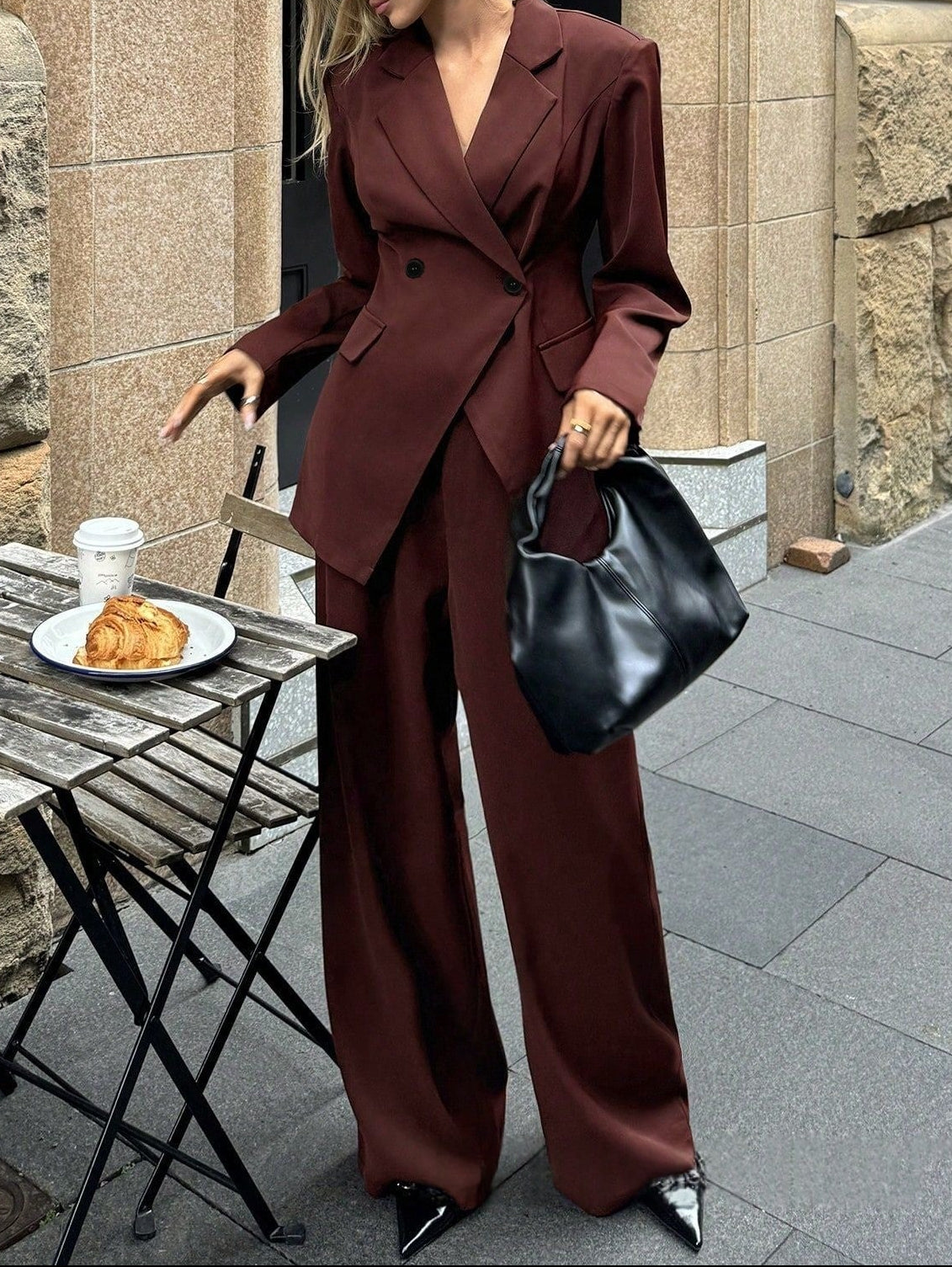 Conjunto Feminino de Duas Peças com Blazer e Calças de Perna Larga