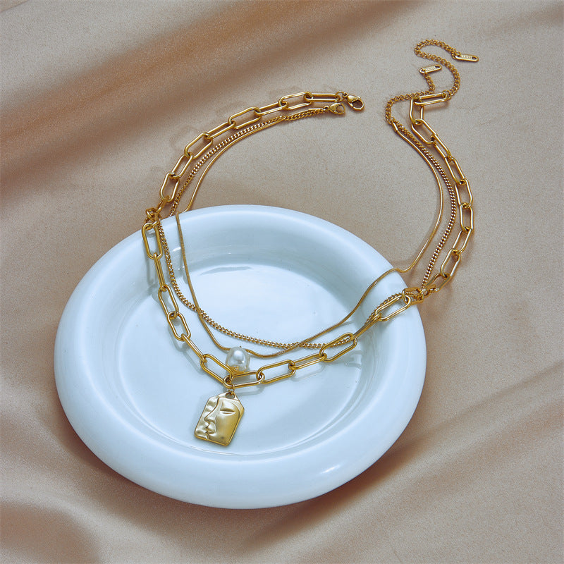 Colar Choker em Camadas com Retrato e Pérolas