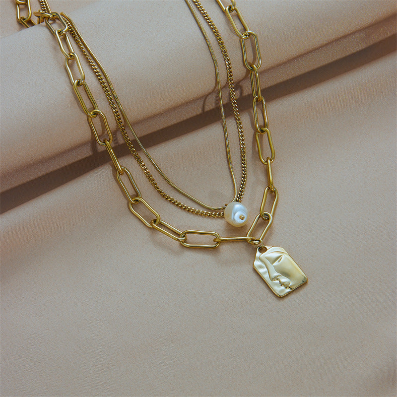 Colar Choker em Camadas com Retrato e Pérolas
